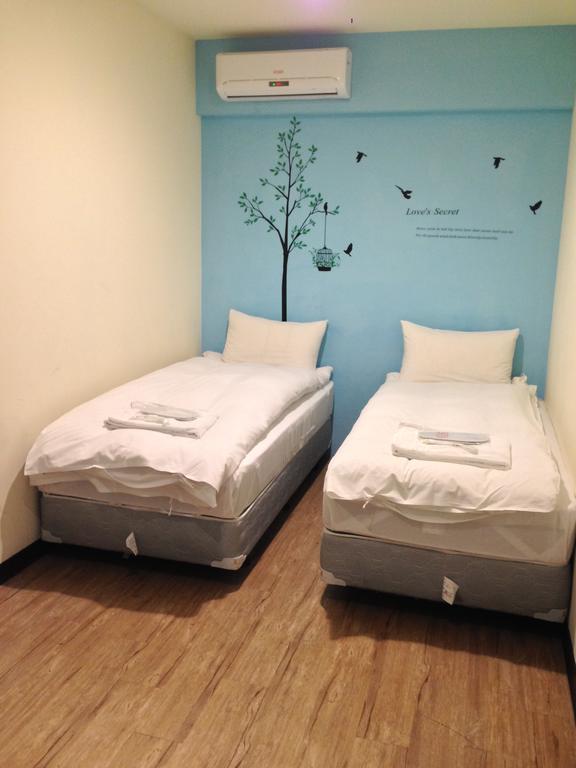 Galaxy Mini Inn Taipei Exterior photo