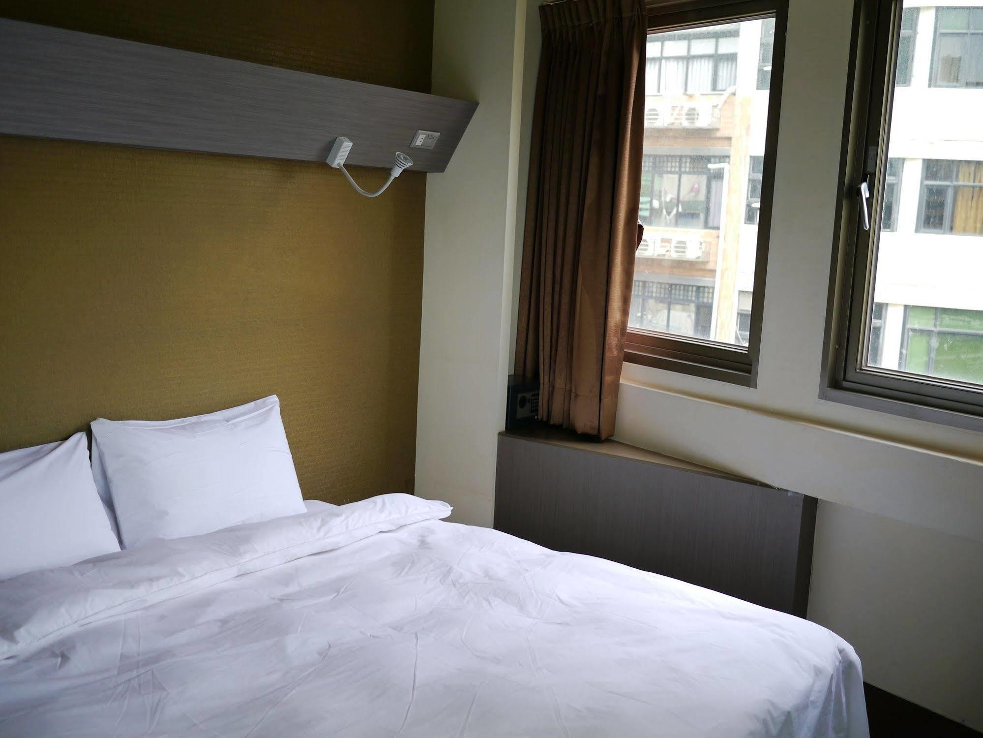 Galaxy Mini Inn Taipei Exterior photo