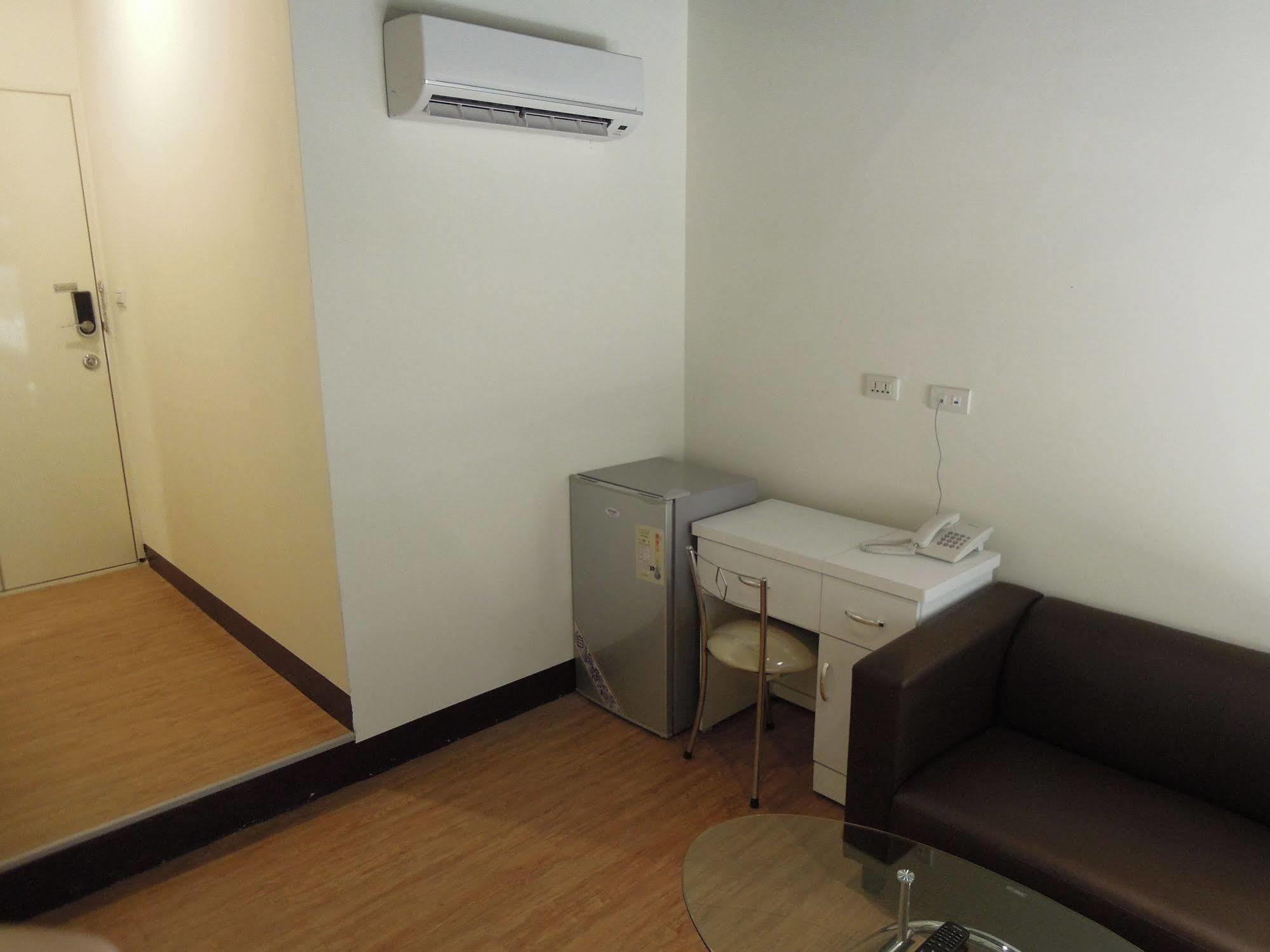 Galaxy Mini Inn Taipei Exterior photo