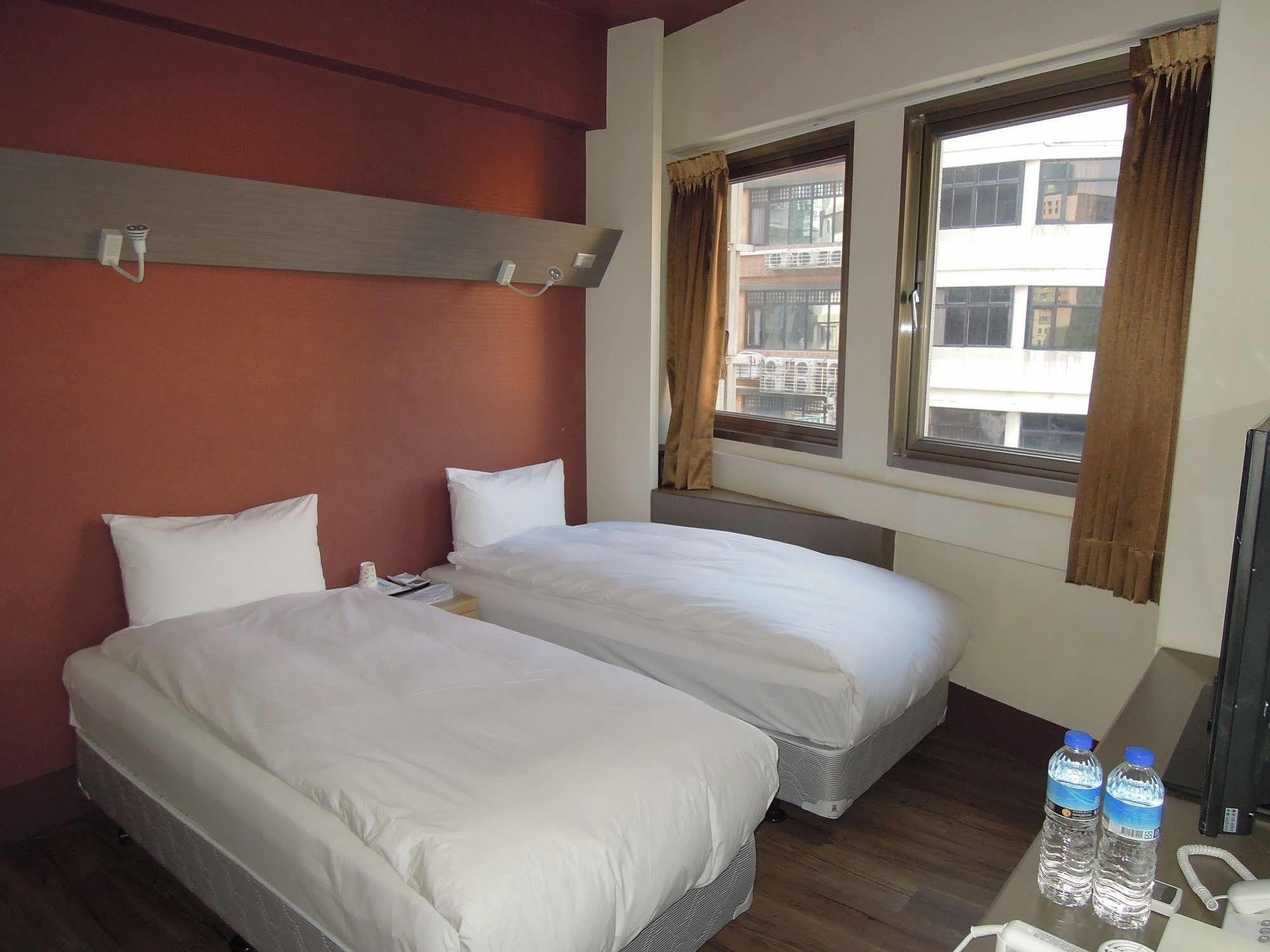 Galaxy Mini Inn Taipei Exterior photo
