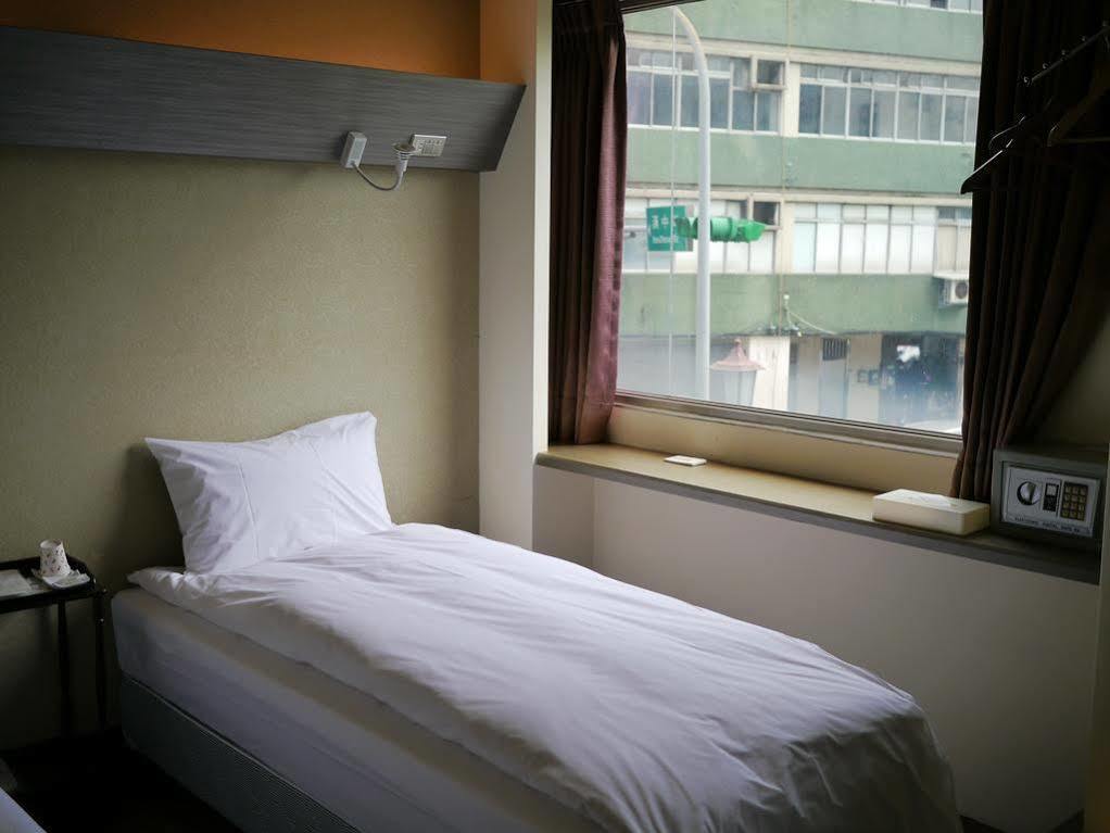 Galaxy Mini Inn Taipei Exterior photo